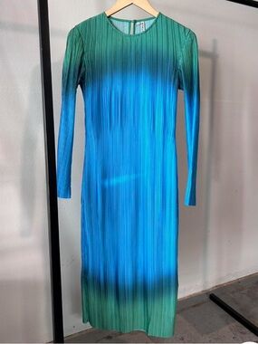Arthur Apparel Box Pleat Crew Neck Midi